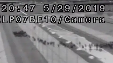 Inmigrantes cruzando la frontera con Estados Unidos Inmigrantes cruzando la frontera con Estados Unidos