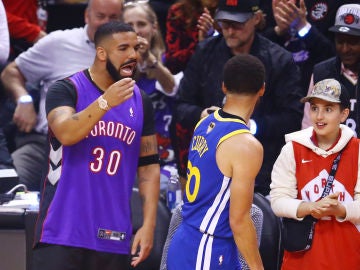 Drake increpa a Curry durante las Finales