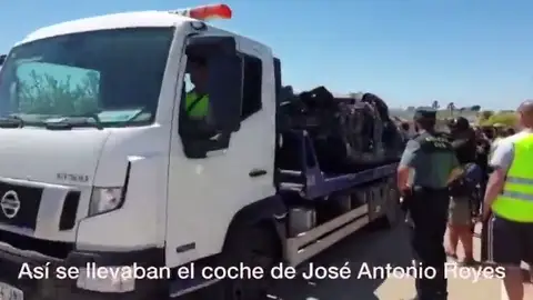 REEMPLAZO: El coche de Reyes, completamente calcinado REEMPLAZO: El coche de Reyes, completamente calcinado