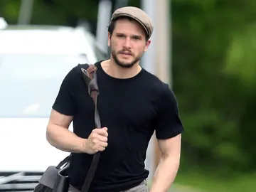 Kit Harington a su salida de la clínica de rehabilitación Kit Harington a su salida de la clínica de rehabilitación