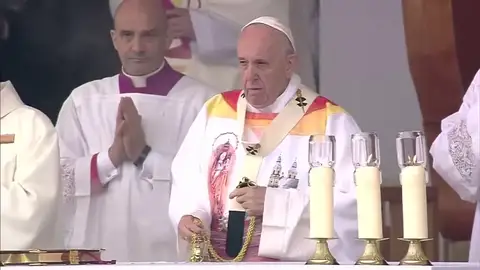 El Papa Francisco anima a los fieles católicos a profesar su fe y a fomentar el entendimiento El Papa Francisco anima a los fieles católicos a profesar su fe y a fomentar el entendimiento