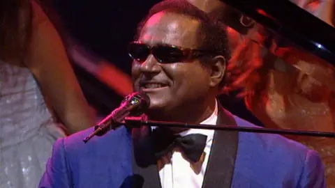Xavi Garriga imitó a Ray Charles en 'Lluvia de estrellas' en 1996 Xavi Garriga imitó a Ray Charles en 'Lluvia de estrellas' en 1996
