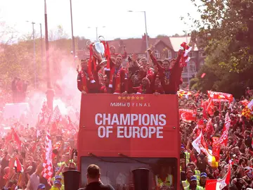 El Liverpool festeja la Champions League El Liverpool festeja la Champions League