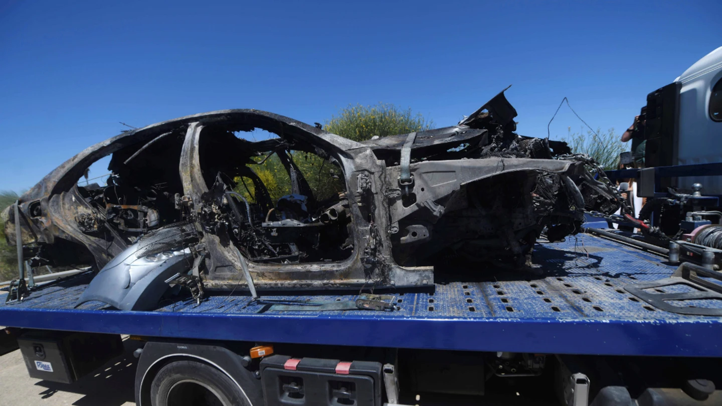 El coche en el que viajan Reyes y sus familiares El coche en el que viajan Reyes y sus familiares
