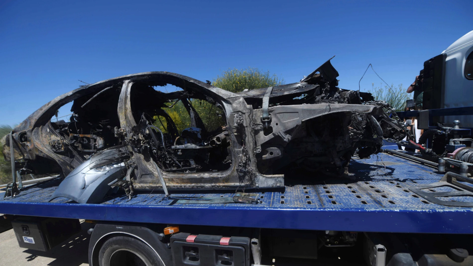 El coche en el que viajan Reyes y sus familiares El coche en el que viajan Reyes y sus familiares