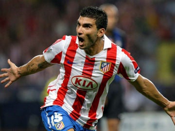 Reyes celebra un gol con el Atlético