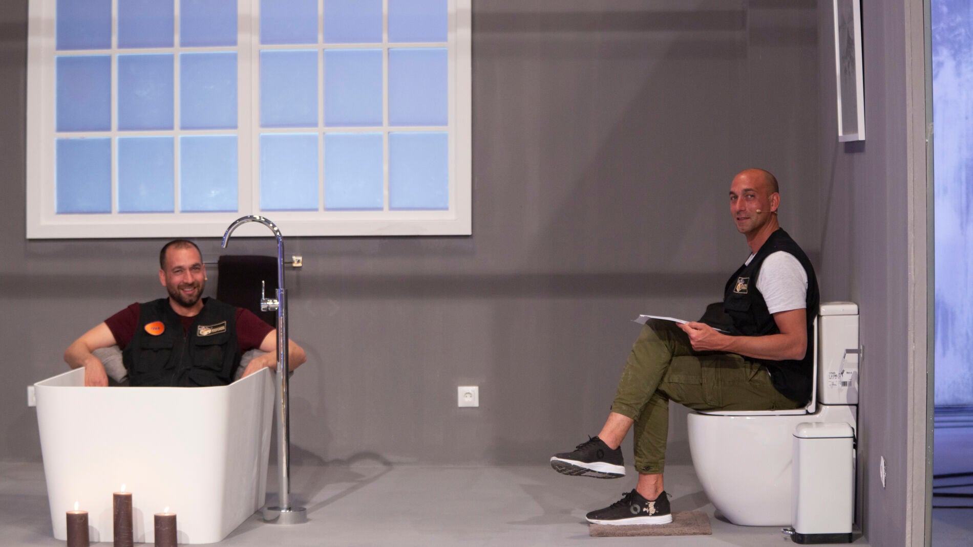 La vena c&oacute;mica de los gemelos y la felicidad de Las Nastis con su ba&ntilde;o, en el making of del quinto programa de 'Masters de la reforma'