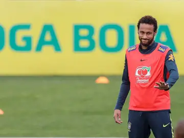 Neymar en un entrenamiento con Brasil Neymar en un entrenamiento con Brasil