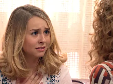 Ana miente a Luisita sobre el estado de Amelia Ana miente a Luisita sobre el estado de Amelia