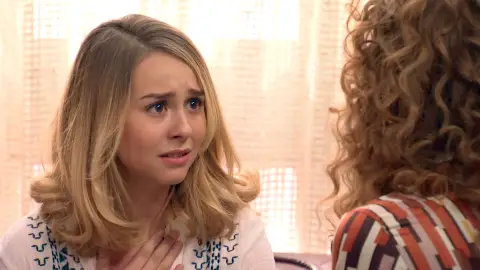 Ana miente a Luisita sobre el estado de Amelia Ana miente a Luisita sobre el estado de Amelia