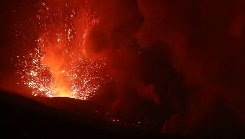 Espectaculares imágenes del volcán Etna que ha vuelto a entrar en erupción