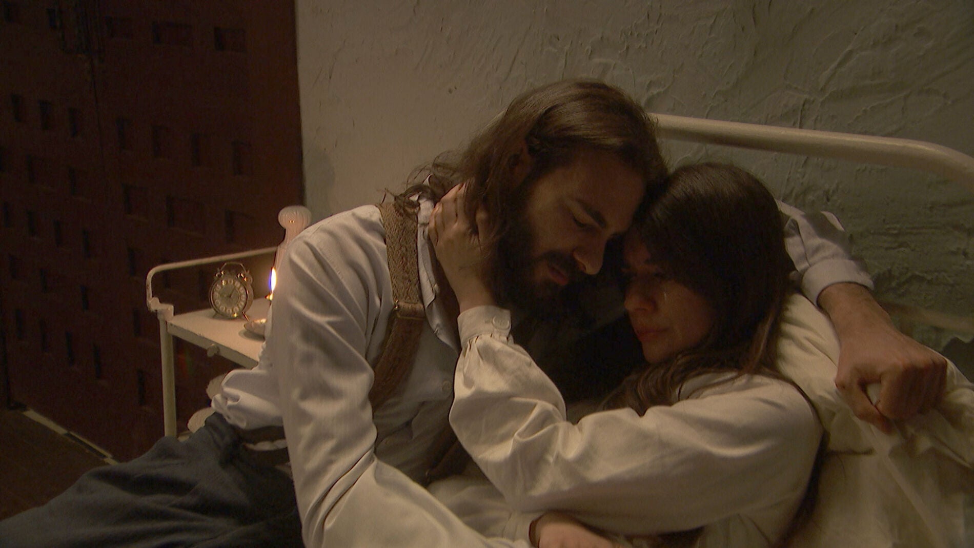 'El secreto de Puente Viejo': La dolorosa despedida de Isaac y Elsa antes de la grave operaci&oacute;n