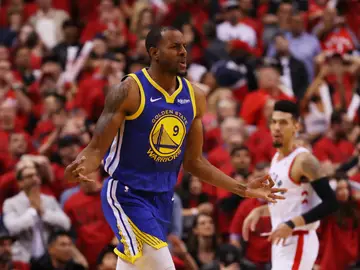 Iguodala celebra un triple con los Golden State Warriors Iguodala celebra un triple con los Golden State Warriors