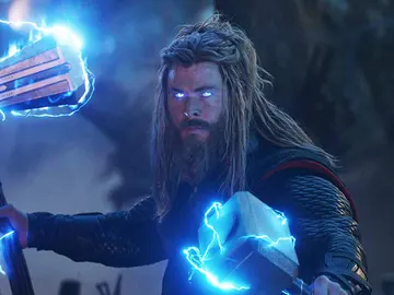 Thor con Mjolnir y Stormbreaker Thor con Mjolnir y Stormbreaker