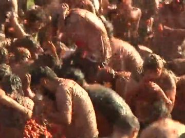 Así celebra Colombia su batalla de tomates Así celebra Colombia su batalla de tomates