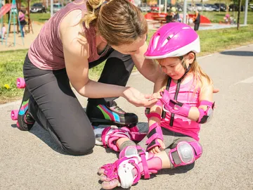 Niña que se cae Niña que se cae