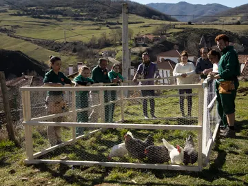 El antes y el después en el colegio de Polaciones: una “chapuza” interior y buena nota en el exterior El antes y el después en el colegio de Polaciones: una “chapuza” interior y buena nota en el exterior