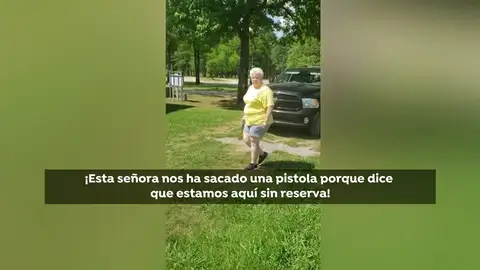 Episodio racista en EEUU: una mujer amenaza a una pareja de afroamericanos Episodio racista en EEUU: una mujer amenaza a una pareja de afroamericanos