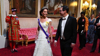 Los secretos que guardaba el comentado vestido de Kate Middleton en la cena con Donald Trump 