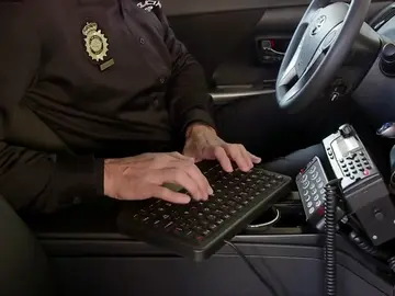 Los nuevos coches patrulla podrán controlar 400 matrículas por minuto Los nuevos coches patrulla podrán controlar 400 matrículas por minuto