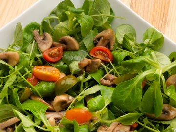 Ensalada de berros, canónigos y champiñones