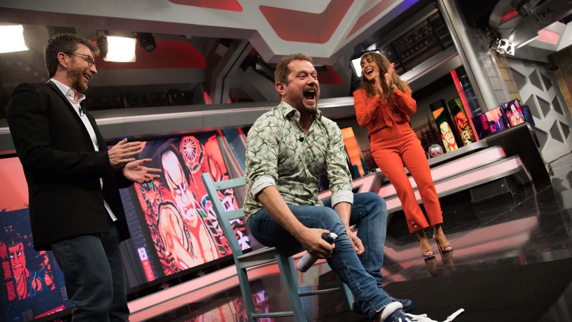 El Monaguillo sorprende en 'El Hormiguero 3.0' con el 'monstruo de las chanclas'