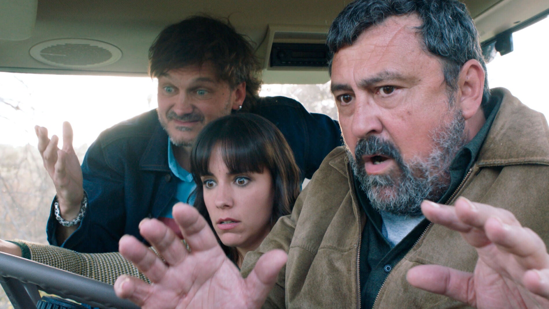 Epi, Lola y Joz&eacute;, atrapados en el tractor v&iacute;ctimas de un escrache 