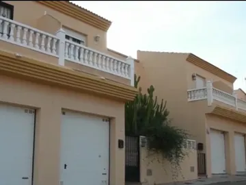 Fachada de la vivienda de la pareja Fachada de la vivienda de la pareja