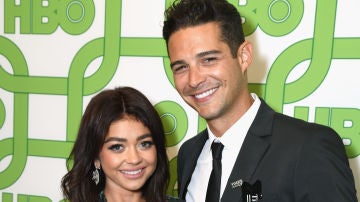 Sarah Hyland y su novio Wells Adams Sarah Hyland y su novio Wells Adams