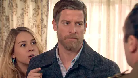 Tomás siembra el pánico en casa de Los Gómez Tomás siembra el pánico en casa de Los Gómez