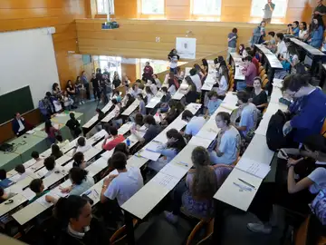 Alumnos haciendo el examen de Selectividad en Madrid Alumnos haciendo el examen de Selectividad en Madrid