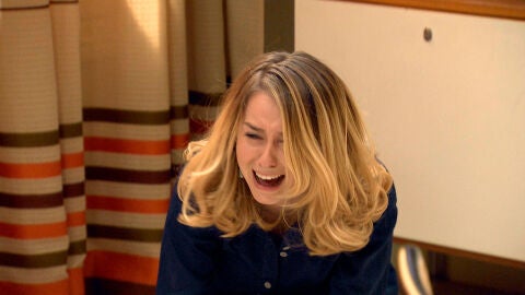 Tomás se lleva a Amelia a la fuerza ante la desesperación de Luisita