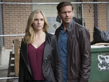 Caroline y Alaric en 'Crónicas Vampíricas' Caroline y Alaric en 'Crónicas Vampíricas'