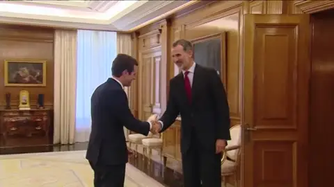 Felipe VI recibe a Pablo Casado en la Zarzuela para conocer su posicón ante la sesión de investidura Felipe VI recibe a Pablo Casado en la Zarzuela para conocer su posicón ante la sesión de investidura