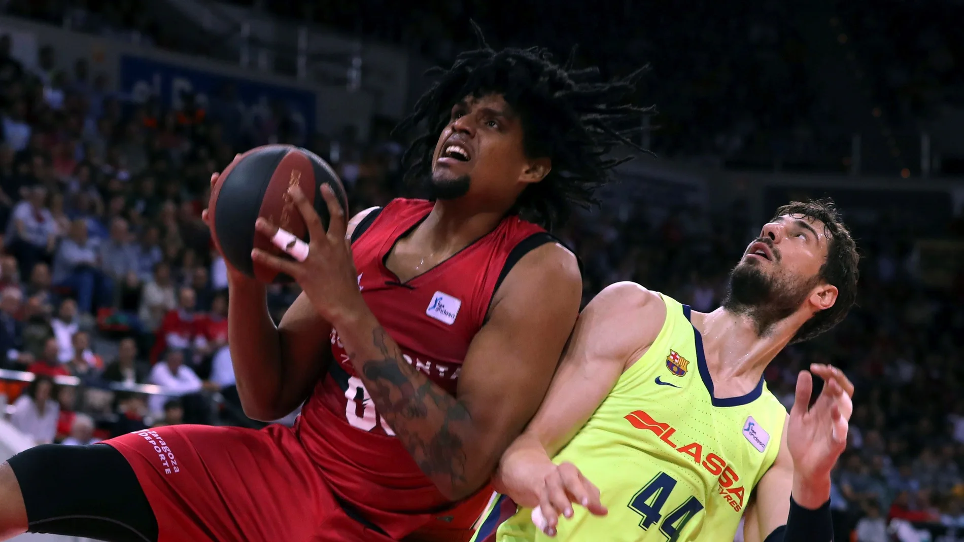 Javier Justiz lucha por el rebote contra Ante Tomic Javier Justiz lucha por el rebote contra Ante Tomic