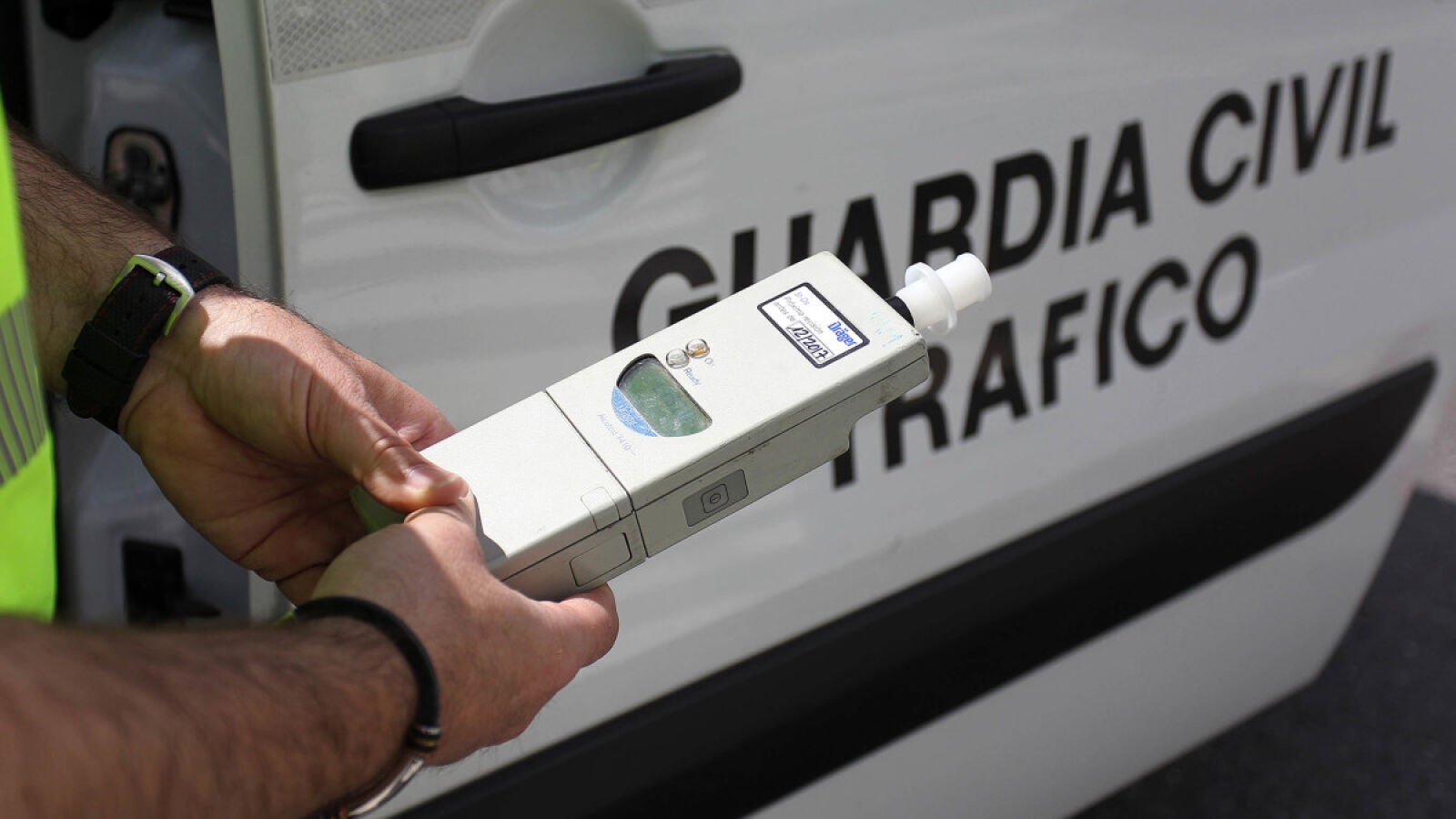 La Guardia Civil intensifica los controles en las zonas de costa ante la mayor afluencia de tráfico