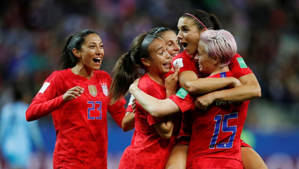 Las jugadoras de Estados Unidos celebran uno de los 13 goles contra Tailandia