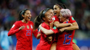 Las jugadoras de Estados Unidos celebran uno de los 13 goles contra Tailandia