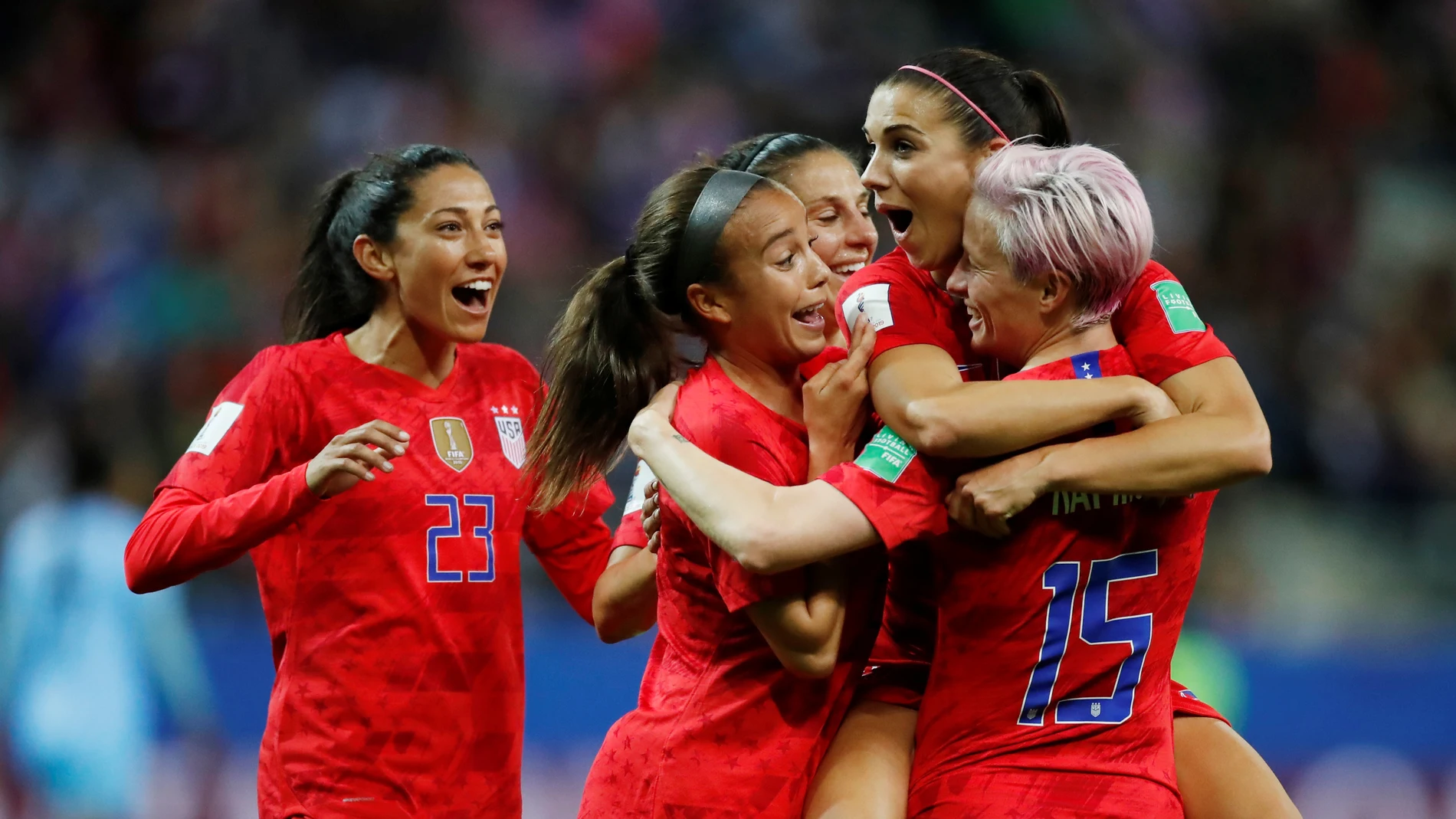 Las jugadoras de Estados Unidos celebran uno de los 13 goles contra Tailandia Las jugadoras de Estados Unidos celebran uno de los 13 goles contra Tailandia