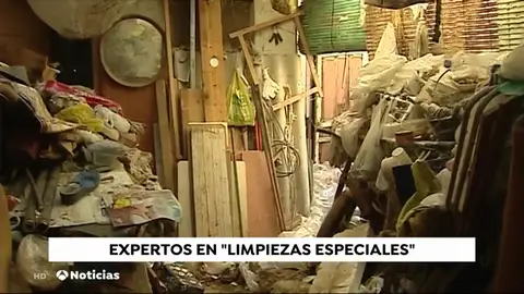 Conocemos a la familia González, encargados de las 'limpiezas traumáticas' Conocemos a la familia González, encargados de las 'limpiezas traumáticas'