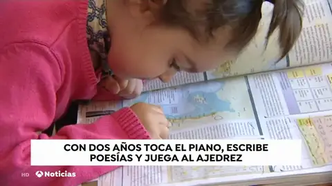 Laura, la niña de 2 años que ya sabe escribir y recitar poemas Laura, la niña de 2 años que ya sabe escribir y recitar poemas
