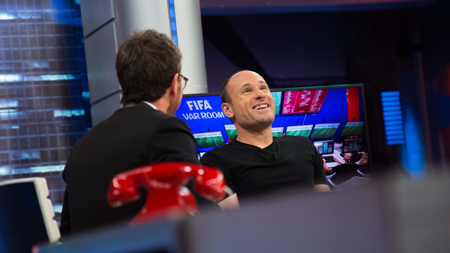 Un homenaje al arbitraje de Antonio Mateu Lahoz en 'El Hormiguero 3.0' con su lado m&aacute;s simp&aacute;tico