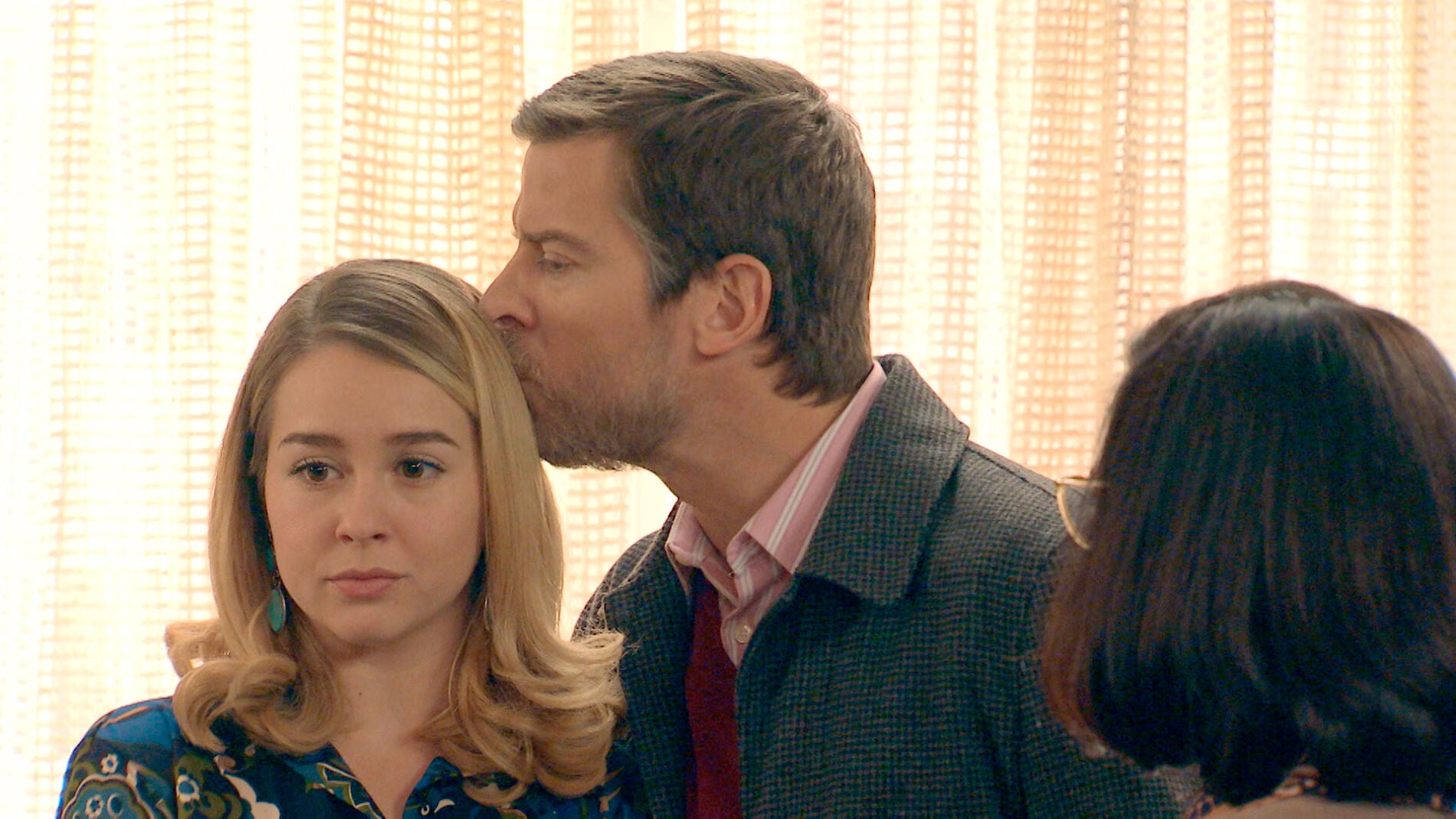 Luisita, desconcertada ante los rechazos constantes de Amelia