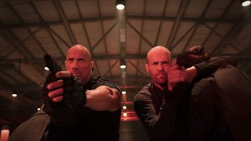 Dwayne Johnson y Jason Statham en 'Hobbs and Shaw'