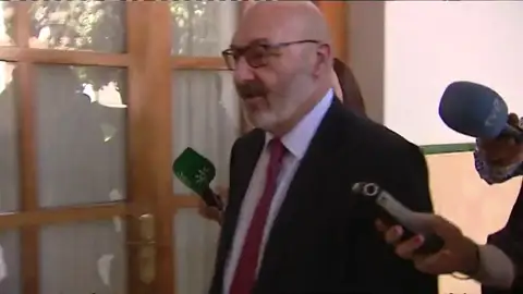 Juanma Moreno intenta salvar los presupuestos que puede tumbar Vox Juanma Moreno intenta salvar los presupuestos que puede tumbar Vox