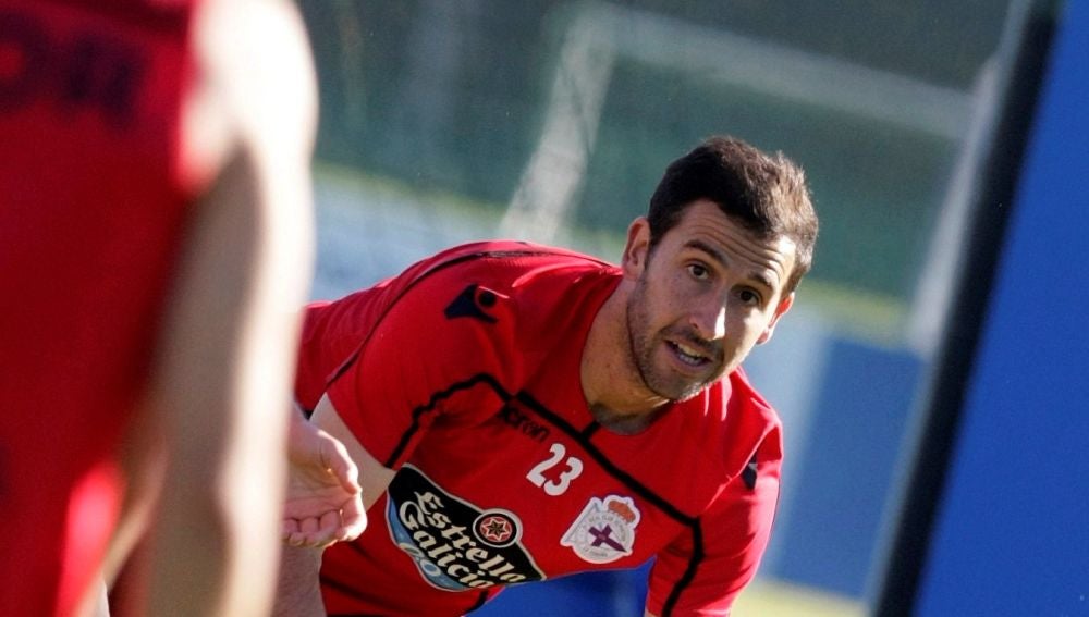 Íñigo López, en un entrenamiento del Deportivo