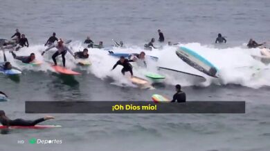 Hasta 150 personas intentan coger a la vez la misma ola en 'el Everest del surf'