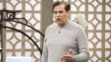 Antonio Carmona recuerda a su padre al escuchar a Ricardo Rubén Araya en su ensayo