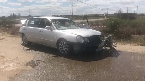 Muere un matrimonio tras caer su coche a un canal en el río Esla en León Muere un matrimonio tras caer su coche a un canal en el río Esla en León