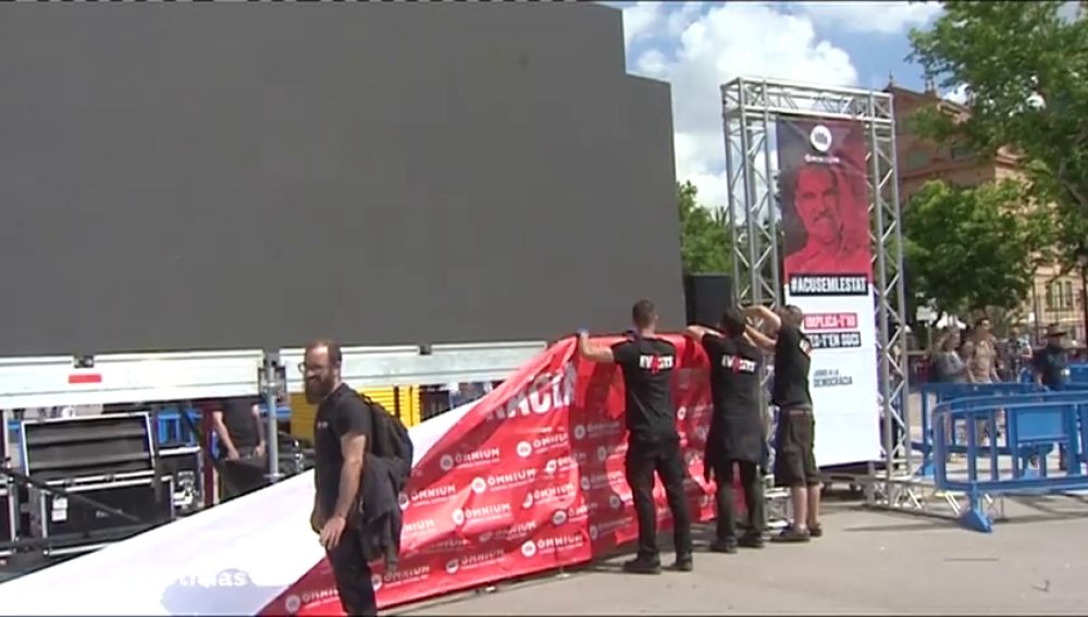 Los independentistas instalan grandes pantallas en las calles